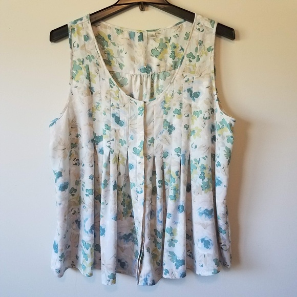 LC Lauren Conrad Tops - Lauren Conrad Floral Pleated Sleeveless Blouse D